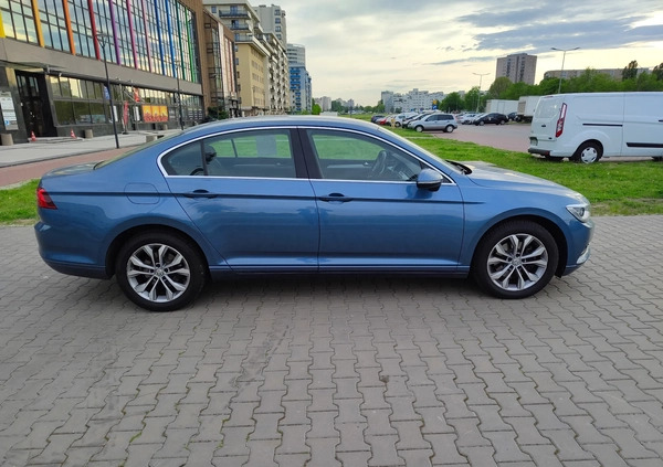 Volkswagen Passat cena 78000 przebieg: 87700, rok produkcji 2016 z Warszawa małe 172